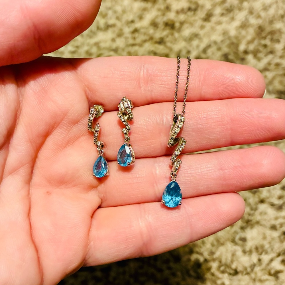 Elegant Blue Teardrop Jewelry Set